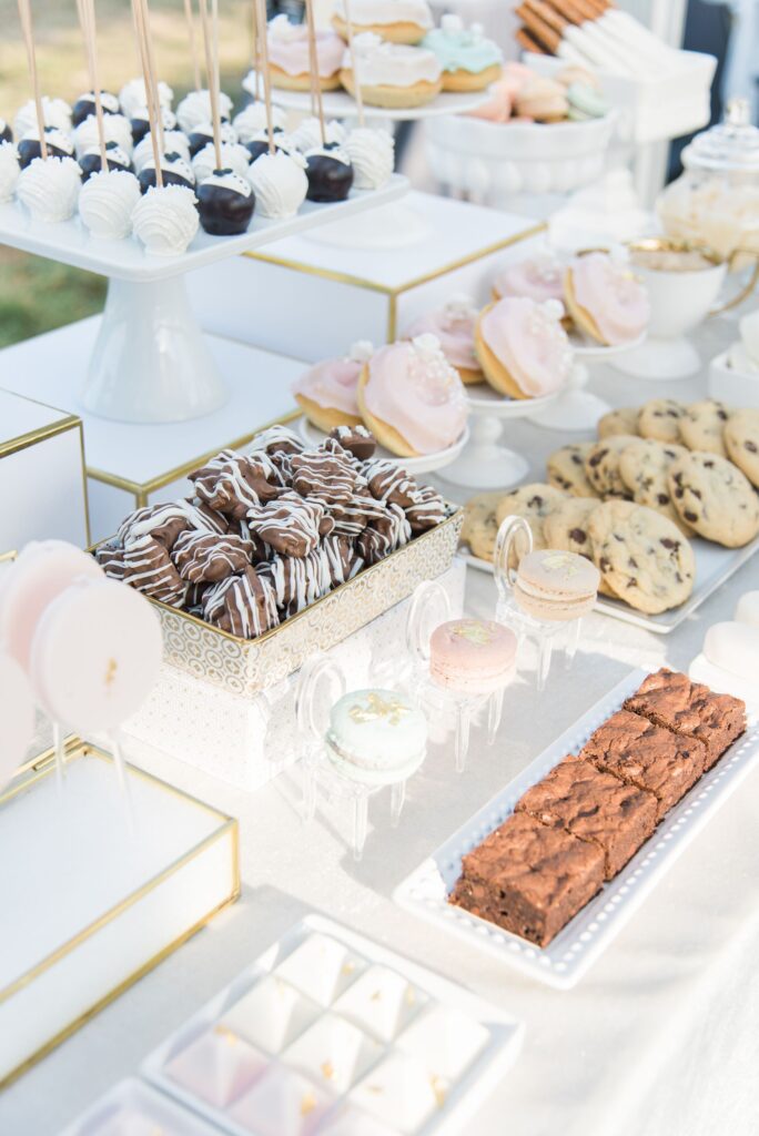 Wedding Cake and Dessert Ideas: Dessert Bar