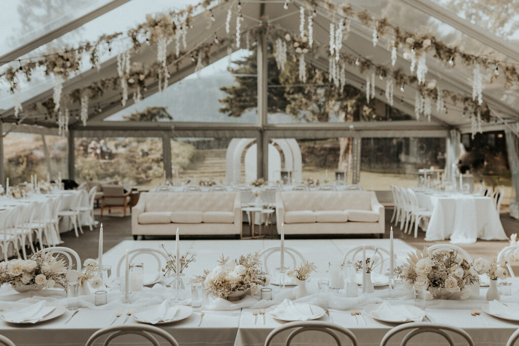 White on white wedding in Oregon at the Griffin House venue, designed by Misty Damico of Luxe Event Productions. 